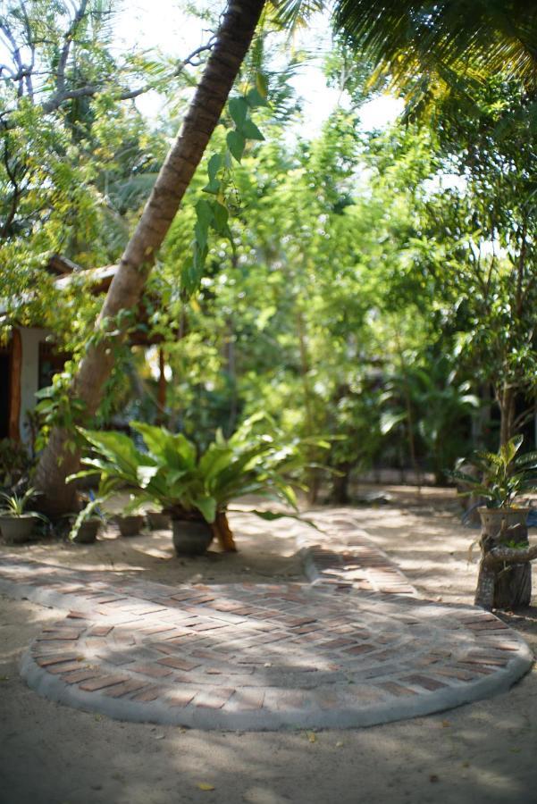 Salty Garden Arugambay Bed & Breakfast Arugam Bay Exterior photo